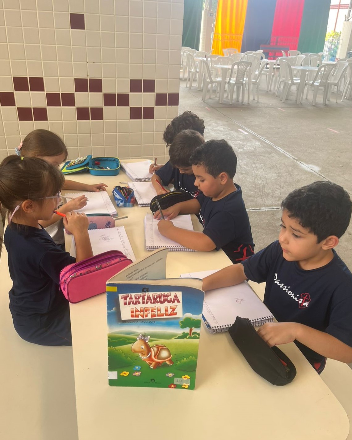 Infantil II - A Tartaruga Infeliz Santa Gema