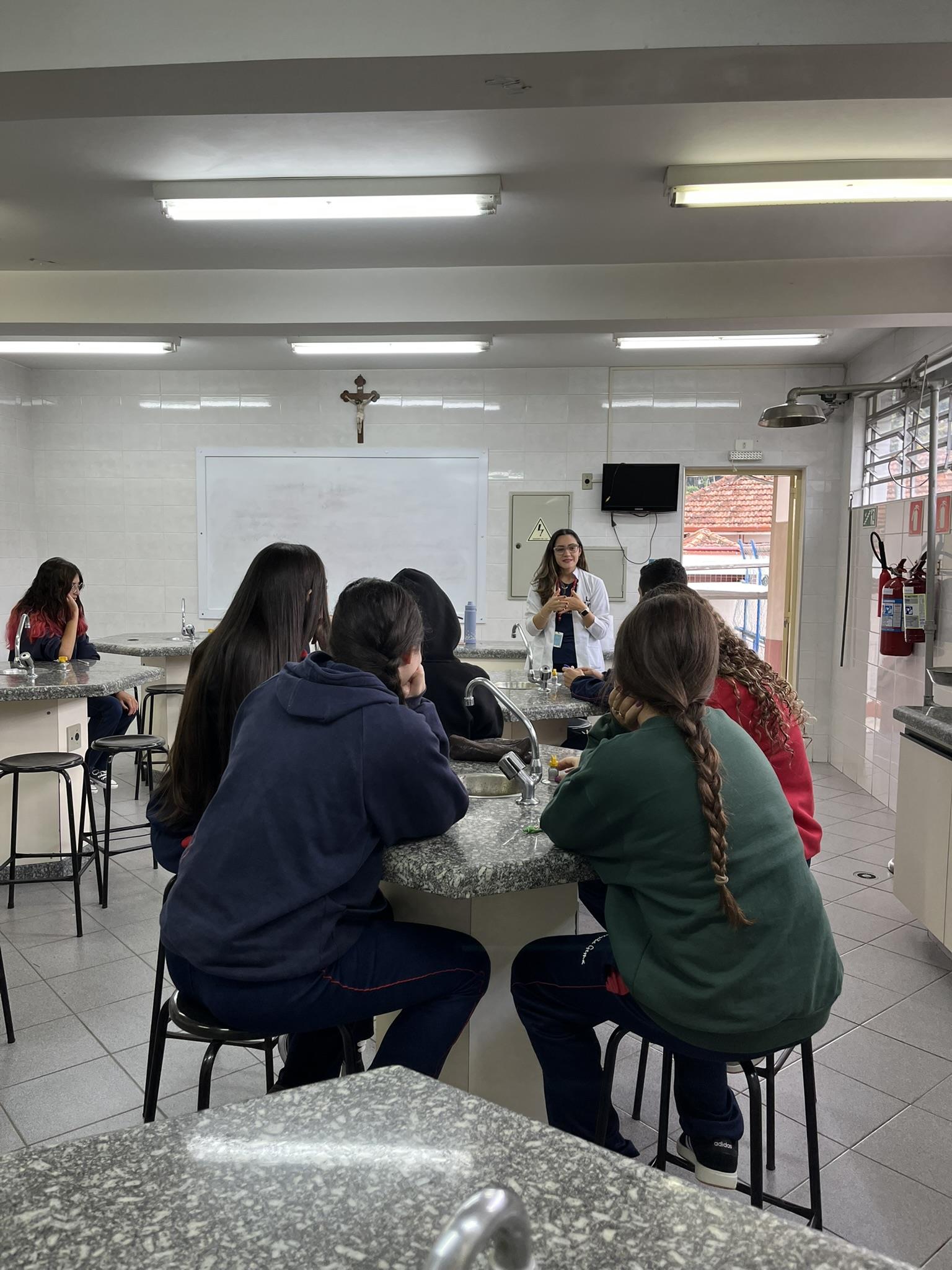 1� s�rie do Ensino M�dio - Laborat�rio Santa Gema