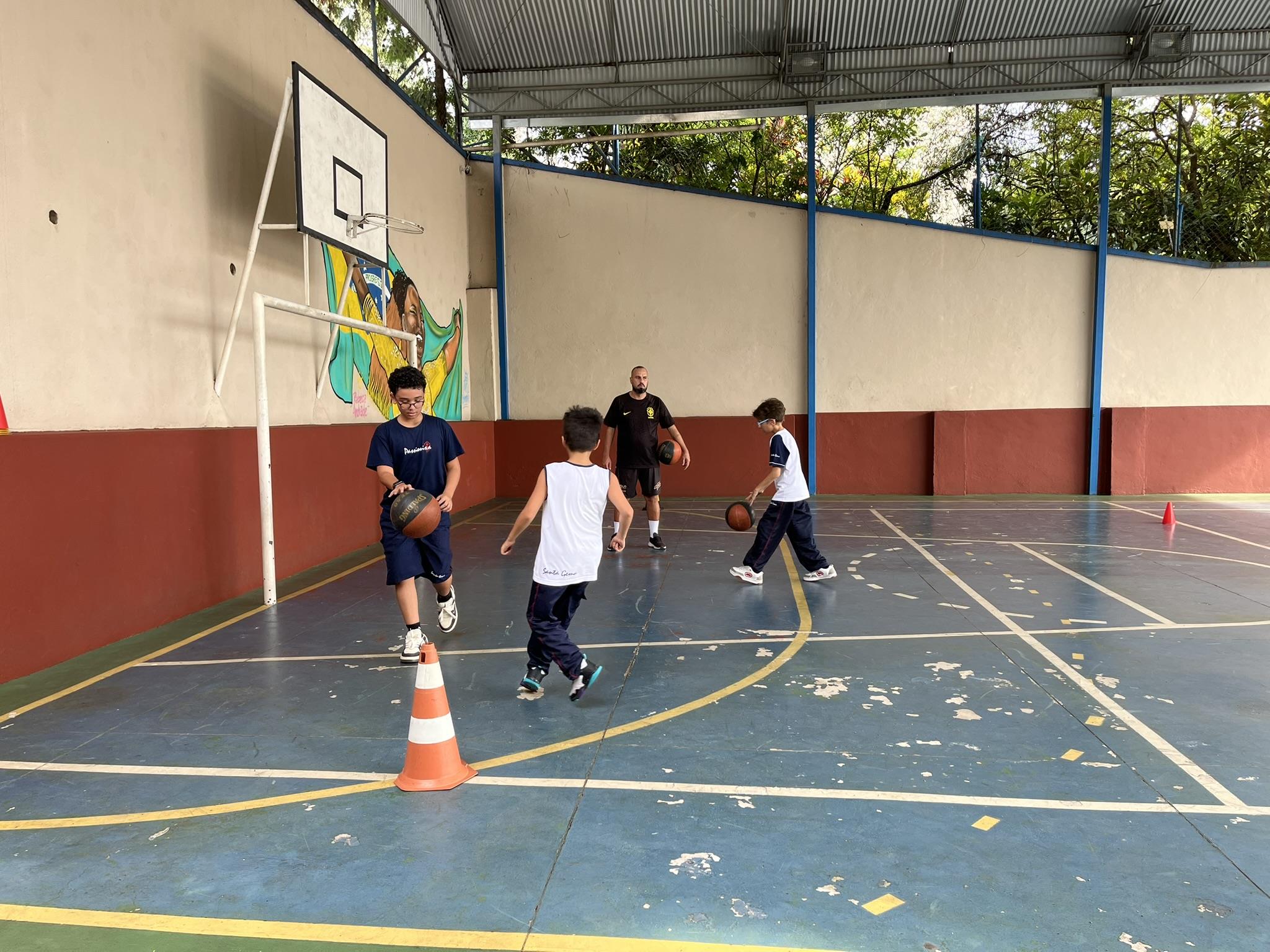 Basquete - Aula Experimental Santa Gema